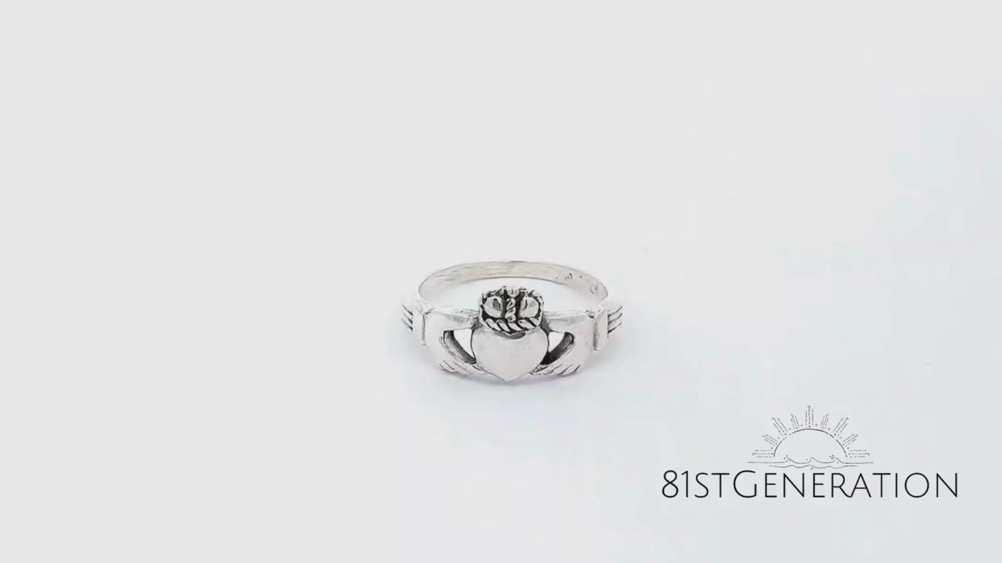 
                  
                    Load and play video in Gallery viewer, Sterling Silver Claddagh Heart Celtic Irish Ring Promise Band
                  
                