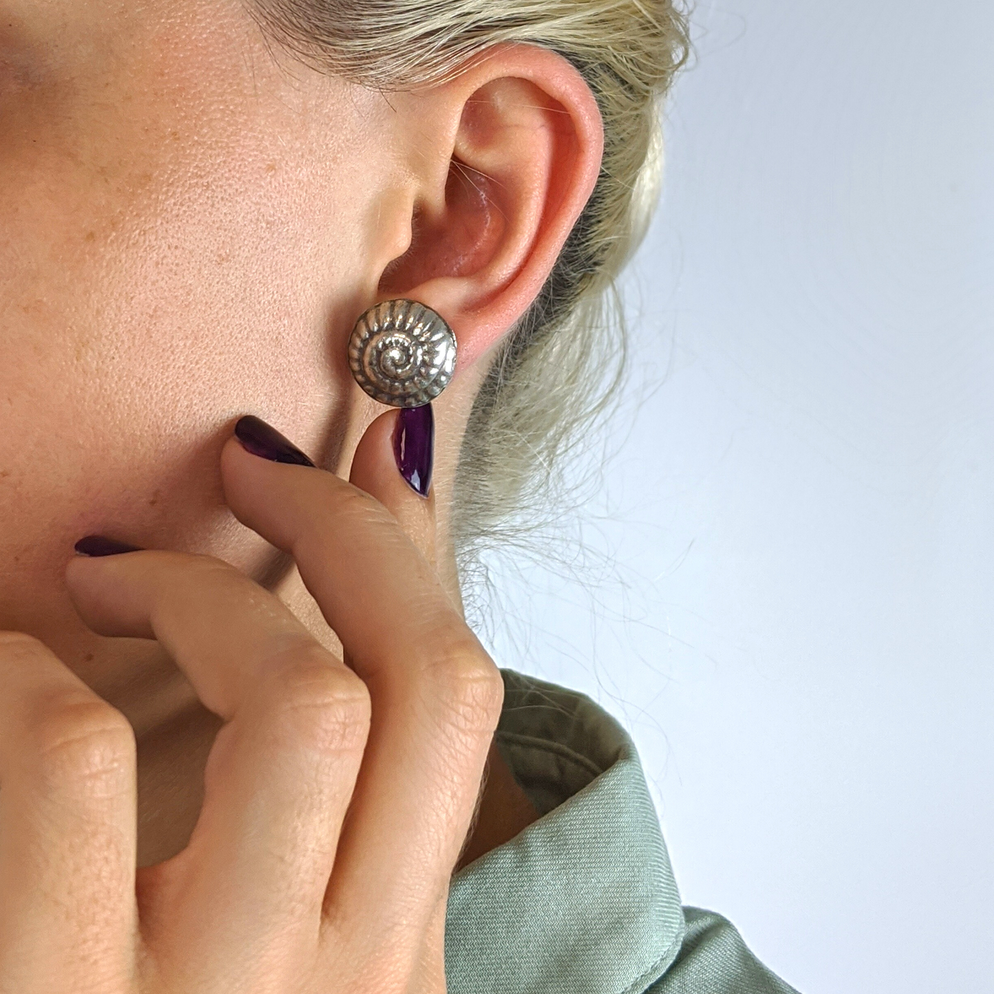 
                  
                    Pure Silver Karen Hill Tribe Snail Spiral Stud Earrings Round Studs
                  
                