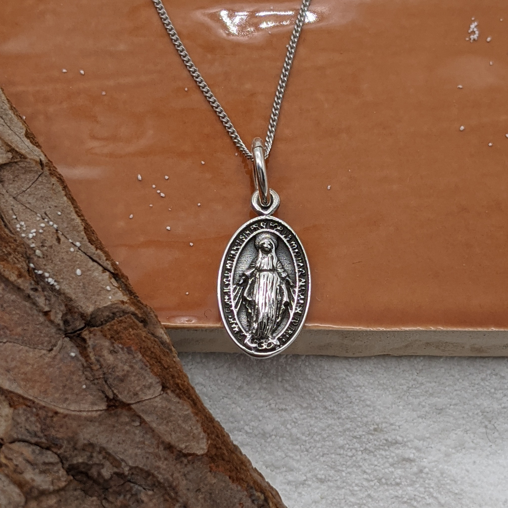 Necklace with mama mary pendant online