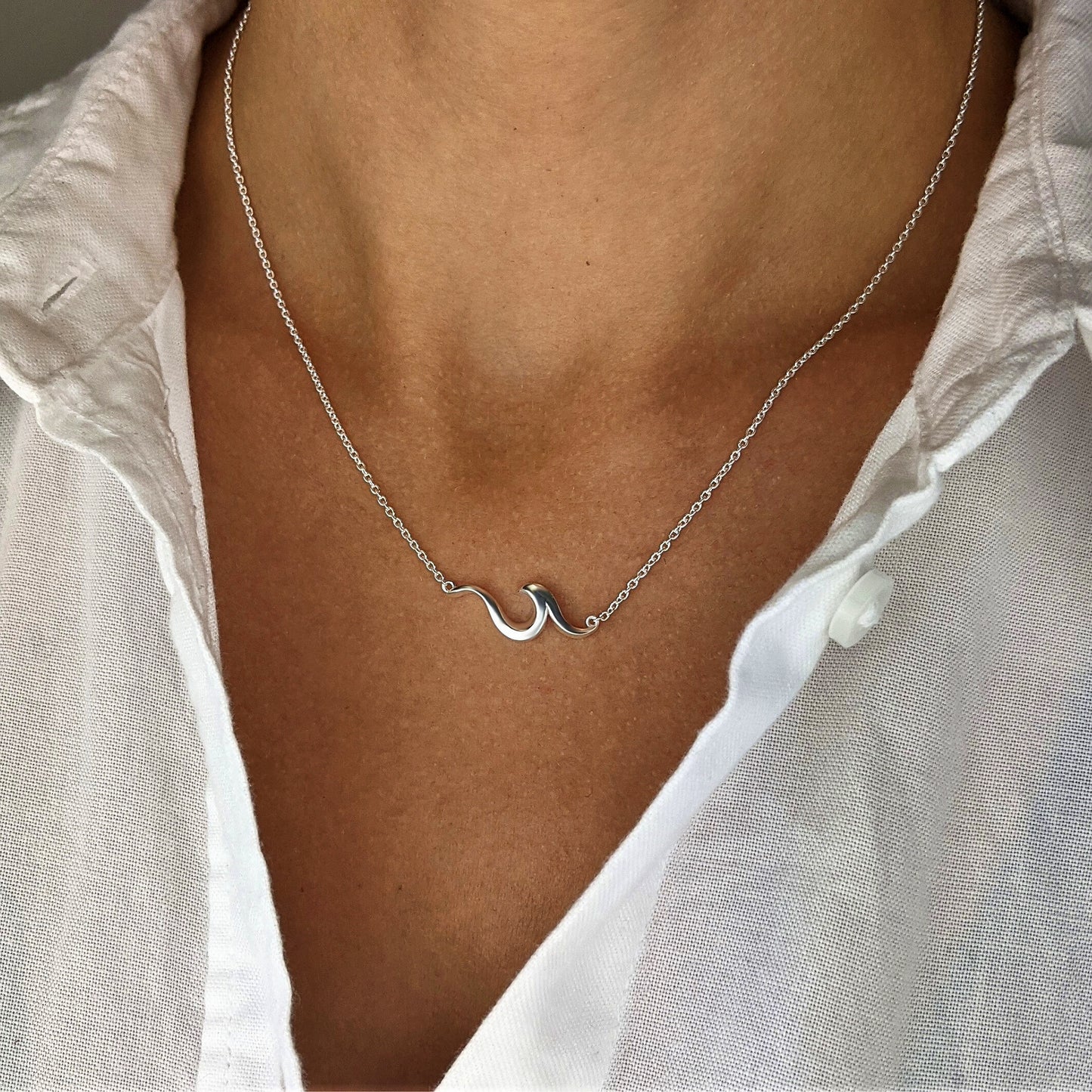 
                  
                    Sterling Silver Beach Sea Ocean Wave Pendant Cable Chain Necklace
                  
                