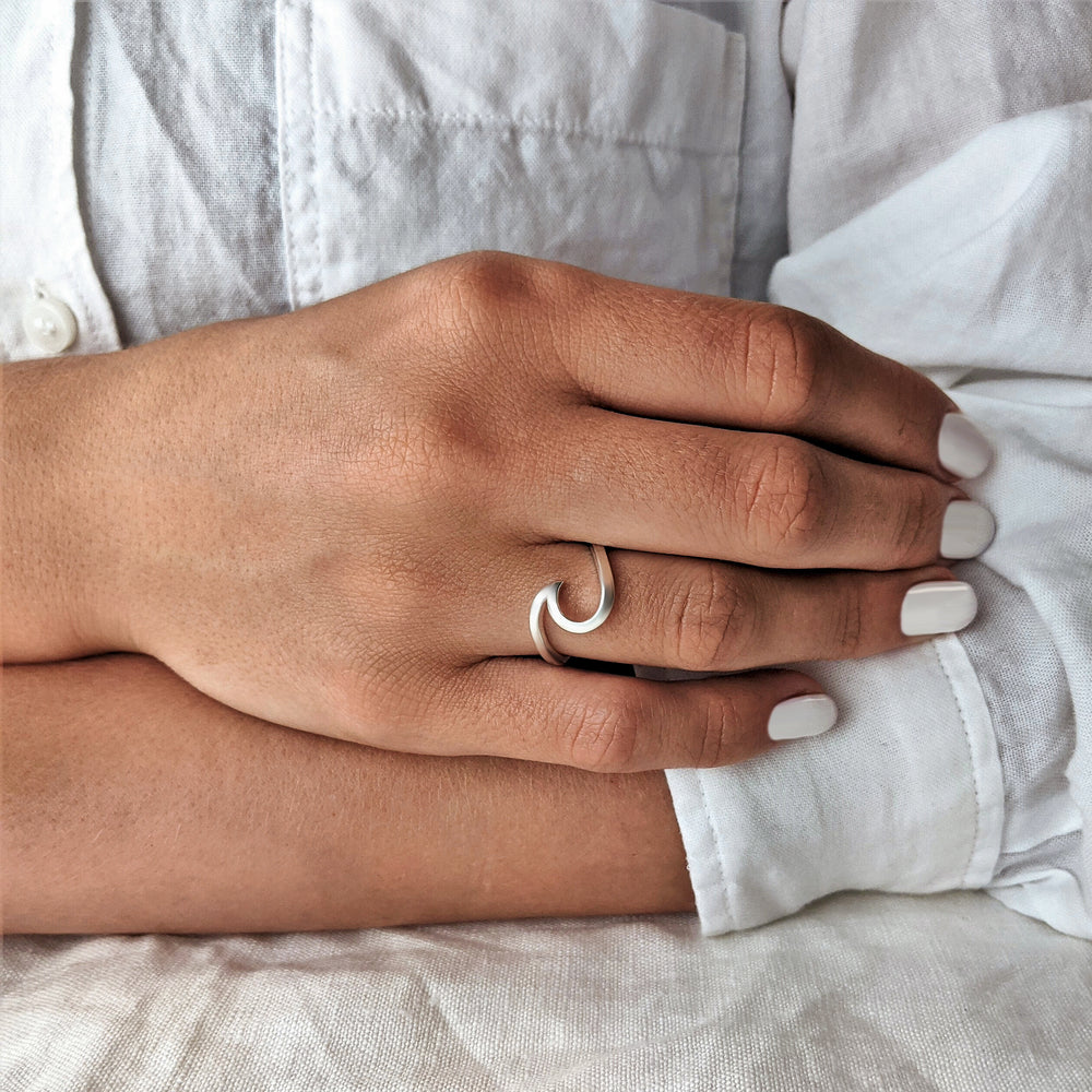 Minimalist on sale band ring