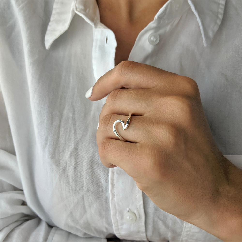 Swirl on sale band ring