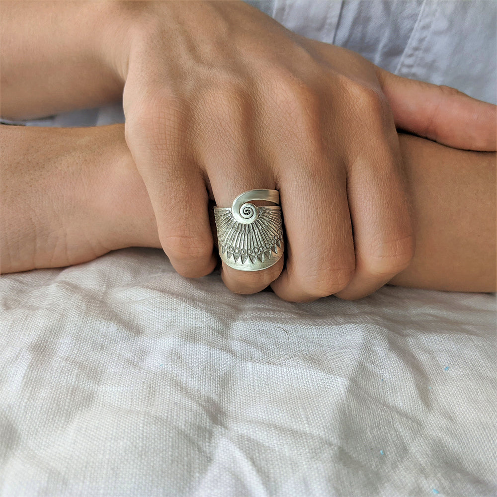 Spiral hot sale finger ring