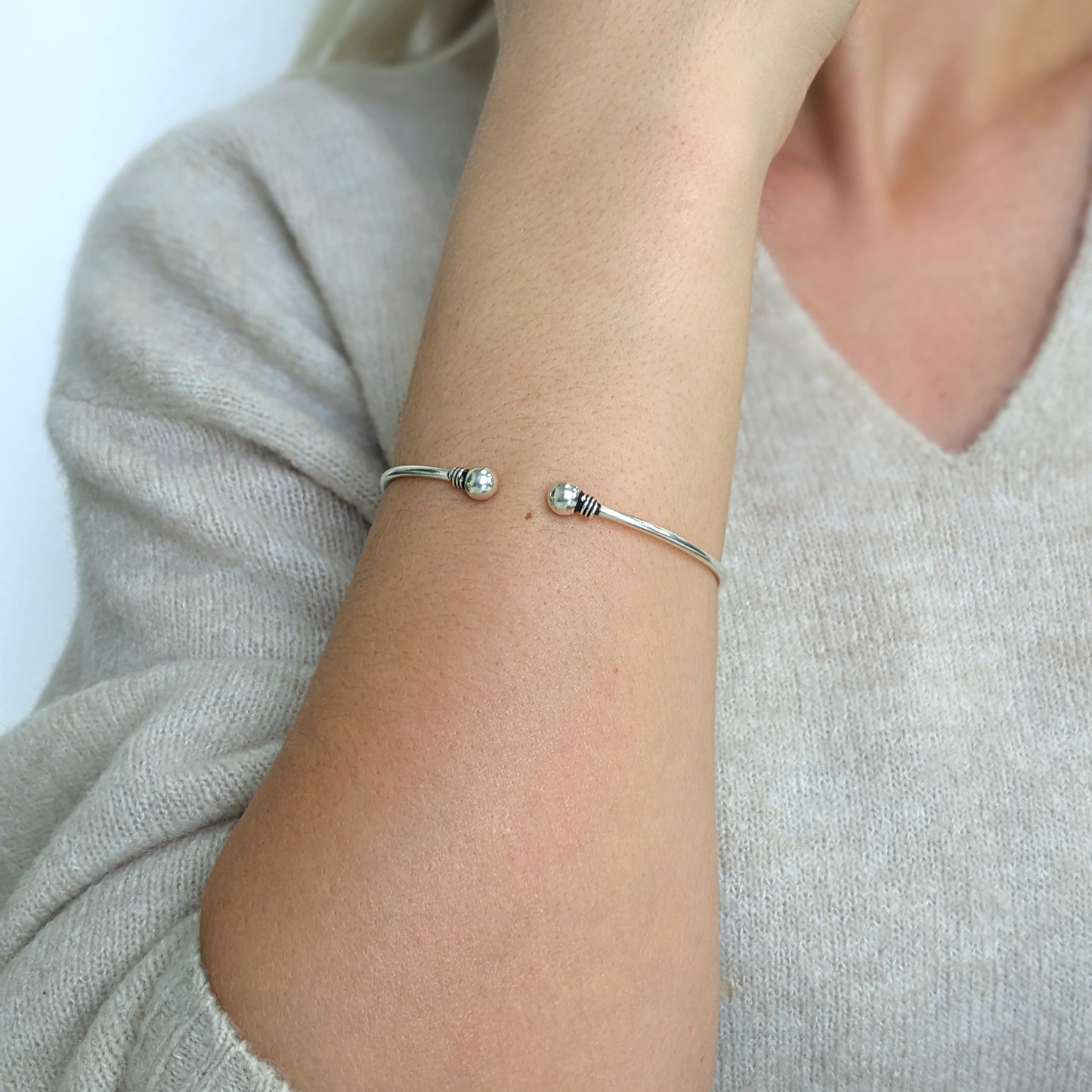 Essence open 2025 bangle pandora