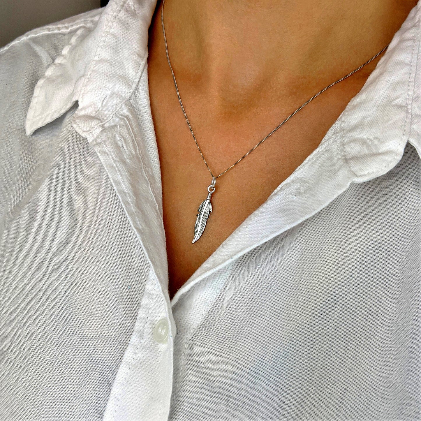 
                  
                    Sterling Silver Detailed Feather Pendant Leaf Curb Chain Necklace
                  
                