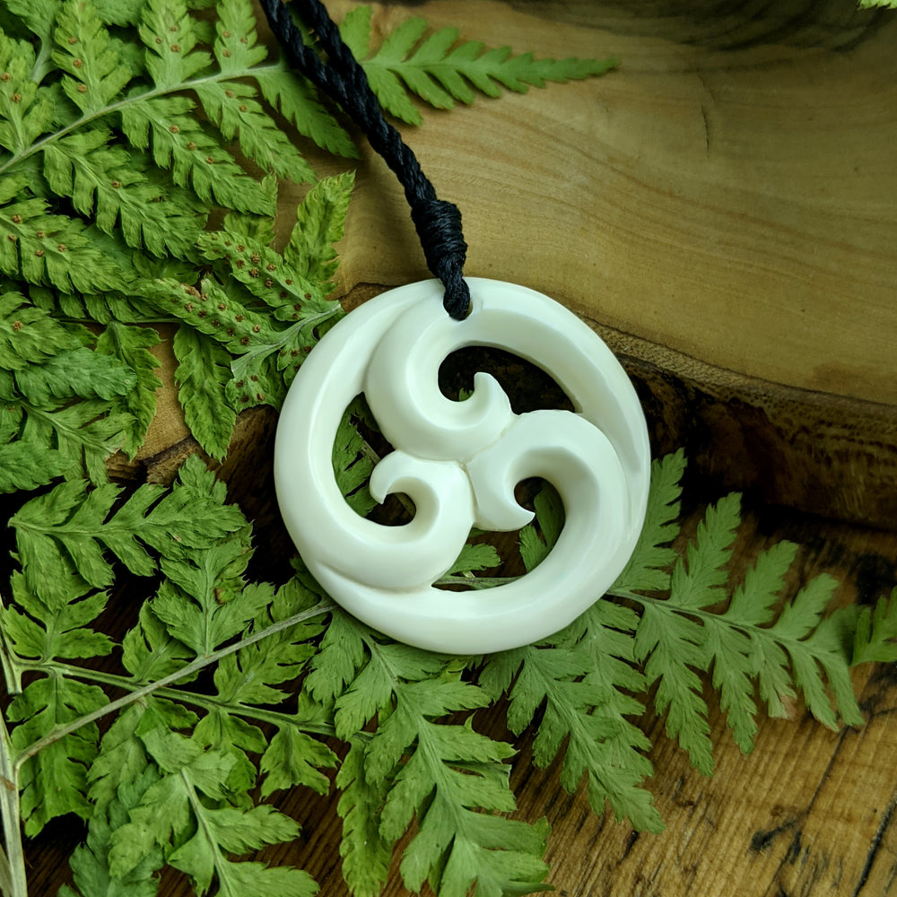 Maori Koru Spiral Pendant, New Zealand Hawaiian Bone Carving Necklace,  Symbol of Strength, Purity and Family - Etsy