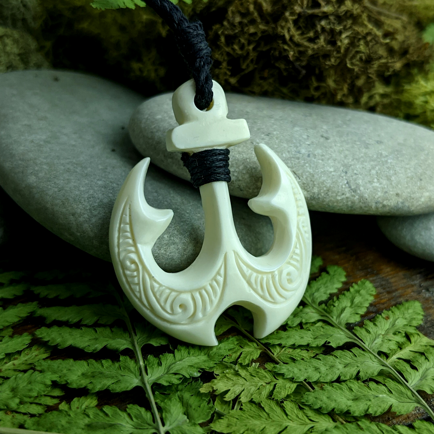 
                  
                    Bone Maori Style Hei Matau Fish Hook Anchor Pendant Cord Necklace
                  
                