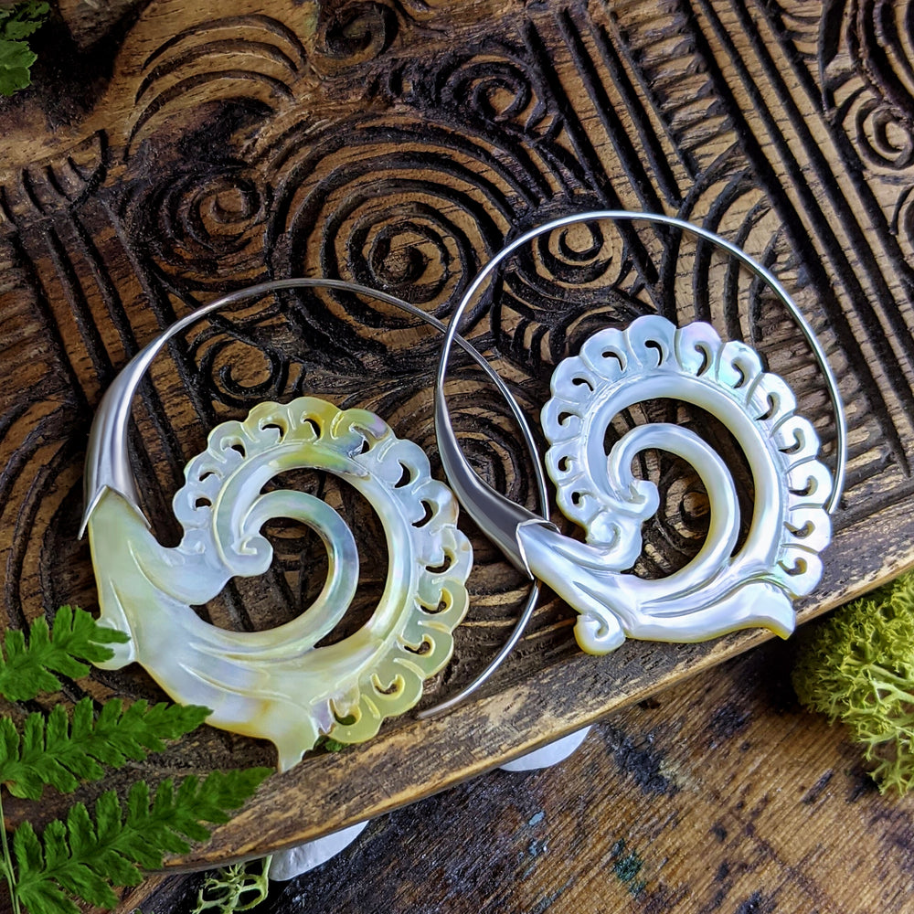 
                  
                    Sterling Silver Mother of Pearl Ocean Wave Round Threader Earrings
                  
                