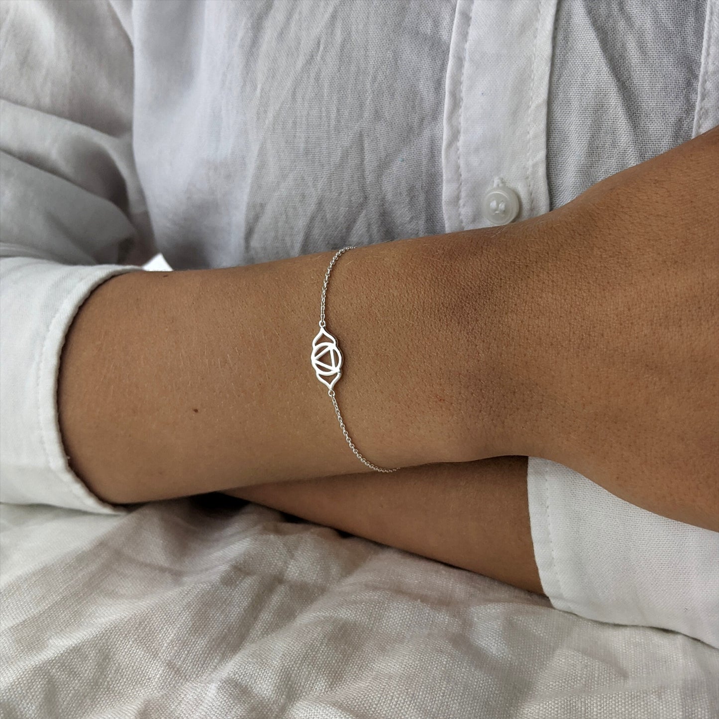 
                  
                    Sterling SIlver Cut-Out Third Eye Chakra Thin Cable Chain Bracelet
                  
                
